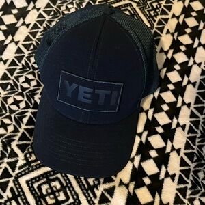 Yeti hat like new